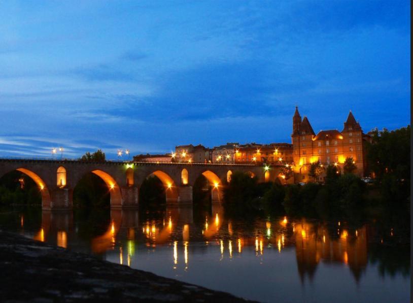 Le Central Montauban Exteriör bild